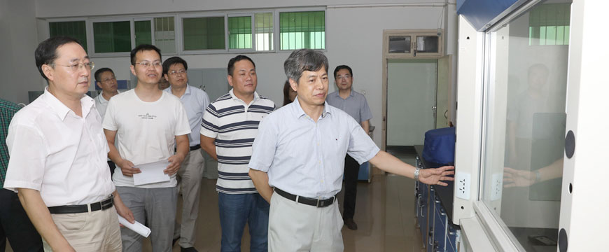 校長李俊、副校長劉彥明調研實驗室建設工作